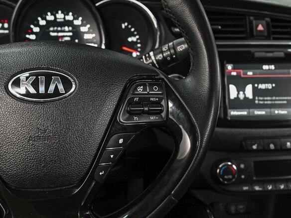 2018 Kia Ceed II Рестайлинг, белый - вид 19