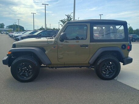 2025 Jeep Wrangler IV (JL) Рестайлинг, зелёный, 5391000 рублей, вид 3