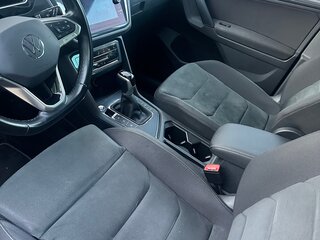 2021 Volkswagen Tiguan II Рестайлинг, чёрный, 3100000 рублей, вид 5