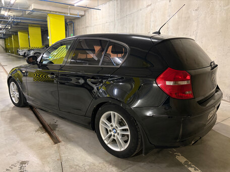 2011 BMW 1 серии 118i I (E81/E82/E87/E88) Рестайлинг, чёрный, вид 5