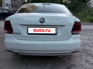 2015 Volkswagen Polo V Рестайлинг, белый, 850000 рублей, вид 4