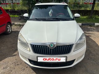 2011 Skoda Fabia II Рестайлинг, белый, 450000 рублей, вид 1
