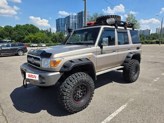 2011 Toyota Land Cruiser 76 70 Series Рестайлинг 1, бежевый, 4900000 рублей, вид 1