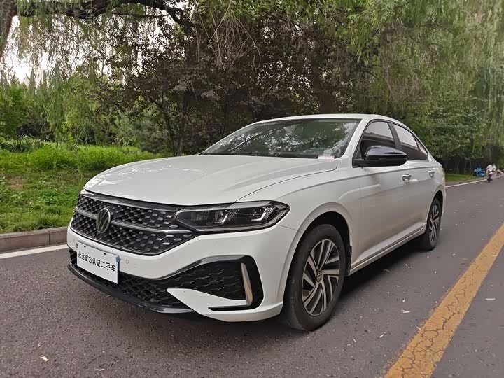 Открыть фотографии: Volkswagen Lavida III Рестайлинг
