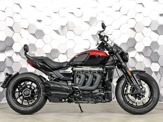 2025 Triumph Rocket 3, красный, 2899000 рублей, вид 3