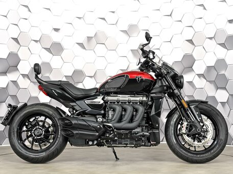 2025 Triumph Rocket 3, красный, 2899000 рублей, вид 3