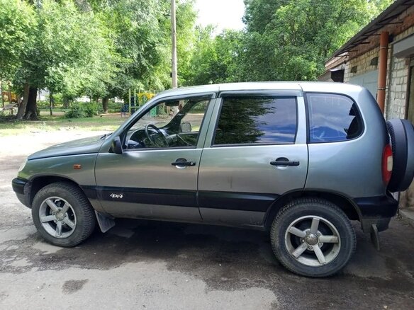 2005 Chevrolet Niva I, серый, 385000 рублей - вид 1