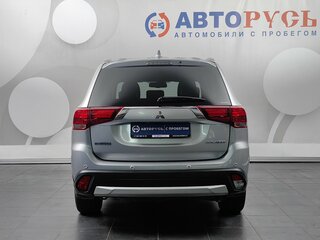 2018 Mitsubishi Outlander III Рестайлинг 2, серебристый, 1848000 рублей, вид 4
