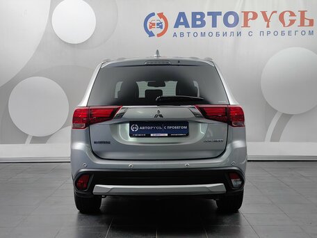 2018 Mitsubishi Outlander III Рестайлинг 2, серебристый, 1777000 рублей, вид 4