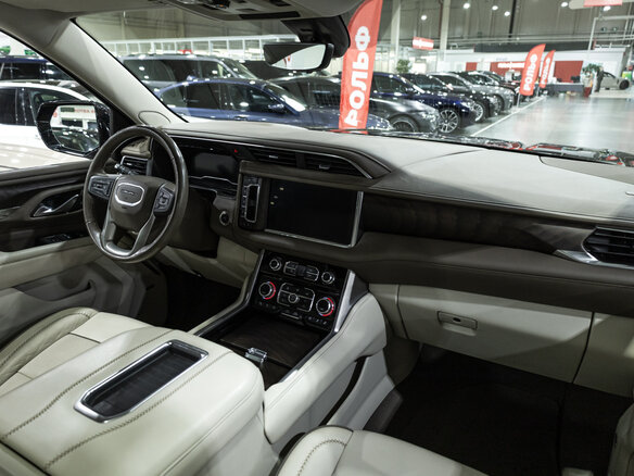 2022 GMC Yukon V, чёрный, 7050103 рублей - вид 16