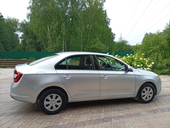2018 Skoda Rapid I Рестайлинг, серебристый, 980000 рублей - вид 3