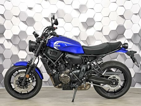2026 Yamaha XSR700, синий, 999000 рублей, вид 4
