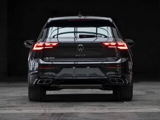 2022 Volkswagen Golf VIII, чёрный, 2037000 рублей, вид 3