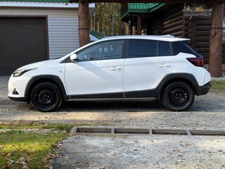 2022 Toyota Yaris L XP150 Рестайлинг, белый, 1700000 рублей, вид 4