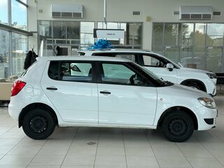 2013 Skoda Fabia II Рестайлинг, белый, 495000 рублей, вид 4