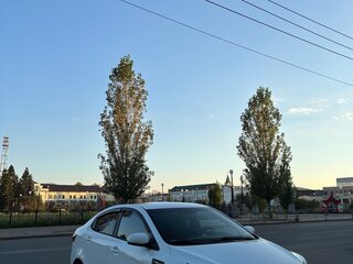 2011 Kia Rio 5-speed III, белый, 650000 рублей, вид 3