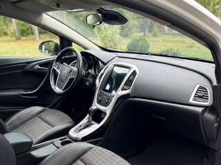2014 Opel Astra GTC J Рестайлинг, белый, 900000 рублей, вид 4