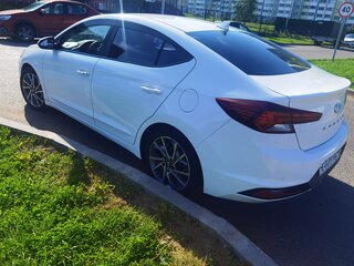 2018 Hyundai Avante VI Рестайлинг, белый, 1510000 рублей, вид 5