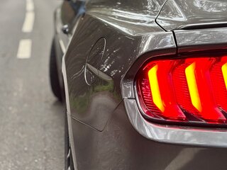 2018 Ford Mustang VI Рестайлинг, серебристый, 2490000 рублей, вид 5
