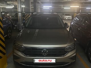 2021 Volkswagen Tiguan II Рестайлинг, бежевый, 3100000 рублей, вид 3