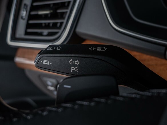 2021 Audi Q5 45 TFSI II (FY) Рестайлинг, чёрный, 4650000 рублей - вид 15