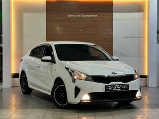 2021 Kia Rio IV Рестайлинг, белый, 1420000 рублей, вид 3