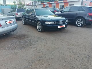 1998 Audi A8 I (D2), синий, 1250000 рублей, вид 3