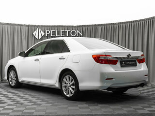 2013 Toyota Camry VII (XV50), белый, 1480000 рублей, вид 4