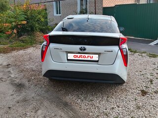 2018 Toyota Prius IV (XW50), белый, 1750000 рублей, вид 3