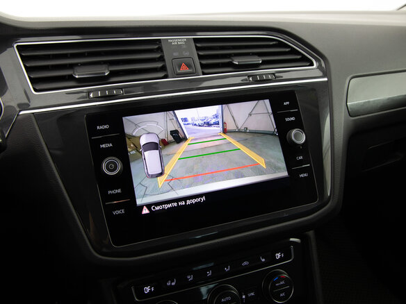 2018 Volkswagen Tiguan II, бежевый, 1999000 рублей - вид 18