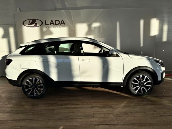 2026 Lada (ВАЗ) Vesta SW Cross I Рестайлинг (NG), белый - вид 3