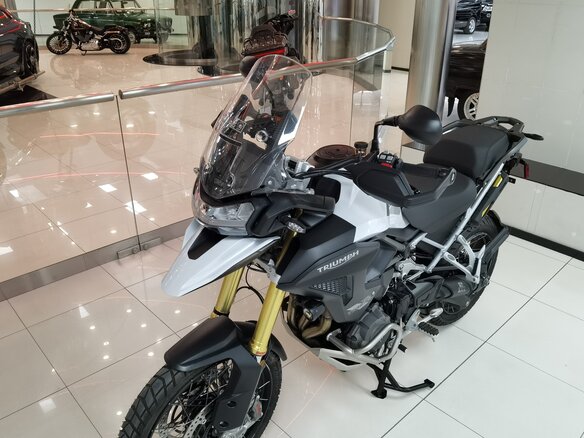 2023 Triumph Tiger 1200, белый, 1950000 рублей - вид 2