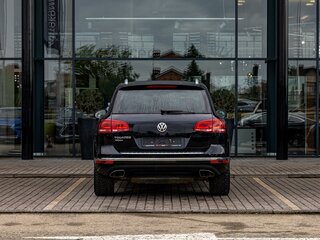 2015 Volkswagen Touareg II Рестайлинг, чёрный, 2345000 рублей, вид 5