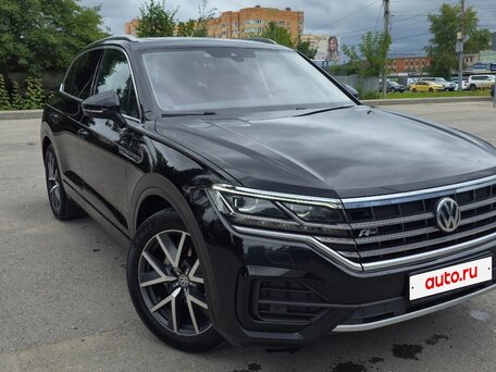 2018 Volkswagen Touareg III, чёрный, вид 1