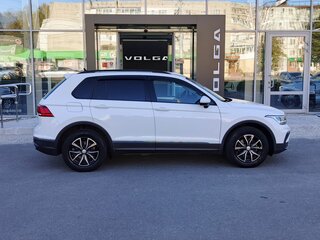2021 Volkswagen Tiguan II Рестайлинг, белый, 2530000 рублей, вид 4