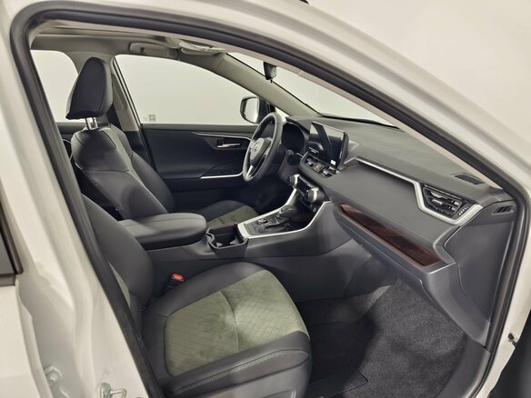 2025 Toyota RAV4 V (XA50), белый - вид 20
