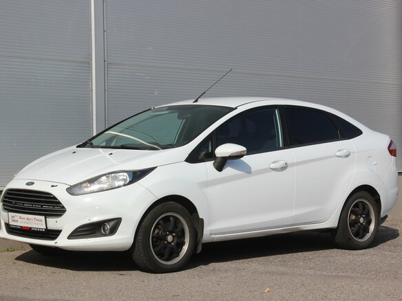 2015 Ford Fiesta Mk6 Рестайлинг, белый, 670000 рублей - вид 19