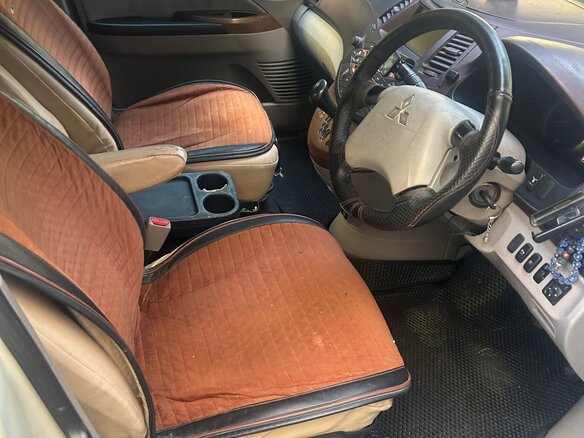 2004 Mitsubishi Grandis I, белый, 530000 рублей - вид 5
