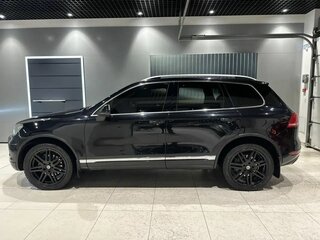 2011 Volkswagen Touareg II, чёрный, 1795000 рублей, вид 3