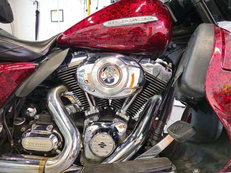 2011 Harley-Davidson Electra Glide, красный, 1300000 рублей, вид 2
