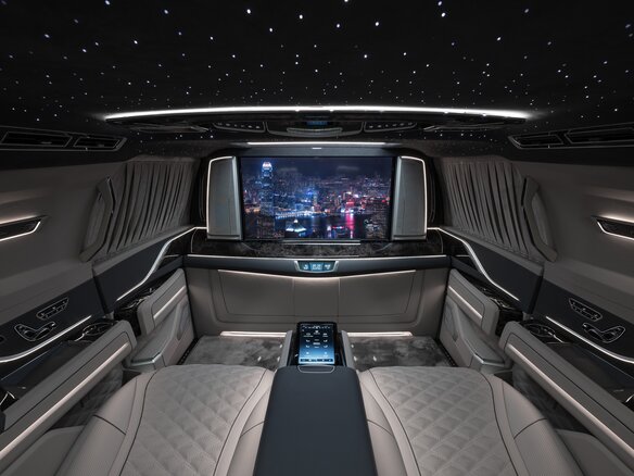 2024 Cadillac Escalade ESV V Рестайлинг, чёрный, 53400000 рублей - вид 2