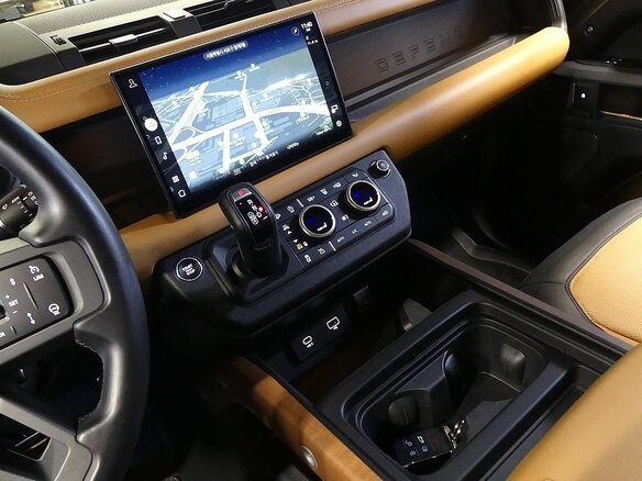 2023 Land Rover Defender 110 II, коричневый, 8455060 рублей - вид 6