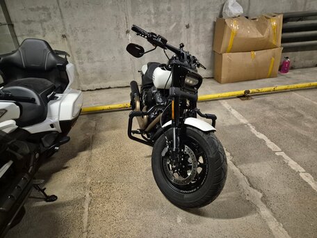 2017 Harley-Davidson Fat Bob, белый, 1600000 рублей, вид 2