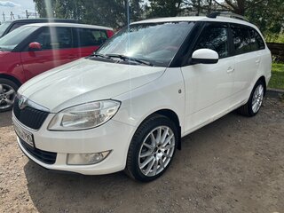 2011 Skoda Fabia II Рестайлинг, белый, 450000 рублей, вид 2
