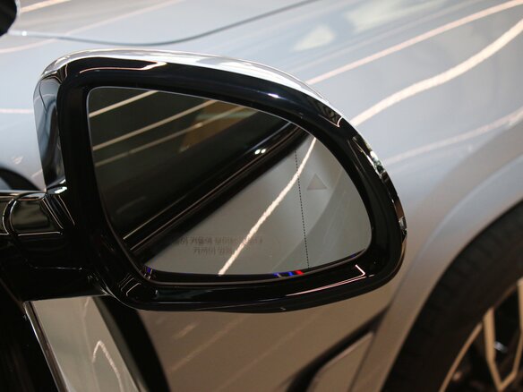 2025 BMW X6 40i III (G06) Рестайлинг, чёрный, 13890000 рублей - вид 11