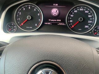 2017 Volkswagen Touareg II Рестайлинг, белый, 3800000 рублей, вид 3