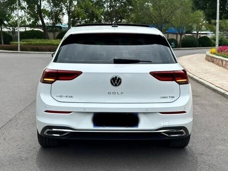 2022 Volkswagen Golf VIII, белый, 1860000 рублей, вид 4