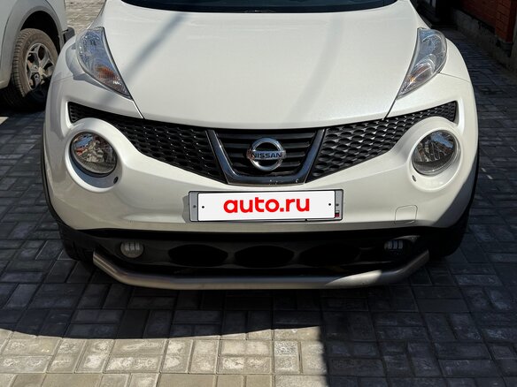 2013 Nissan Juke I, белый - вид 2