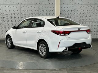 2021 Kia Rio IV Рестайлинг, белый, 1130000 рублей, вид 4