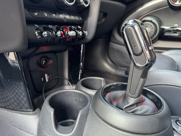 2019 Mini Hatch JCW III (F55/F56) Рестайлинг, серебристый, 3520000 рублей - вид 21